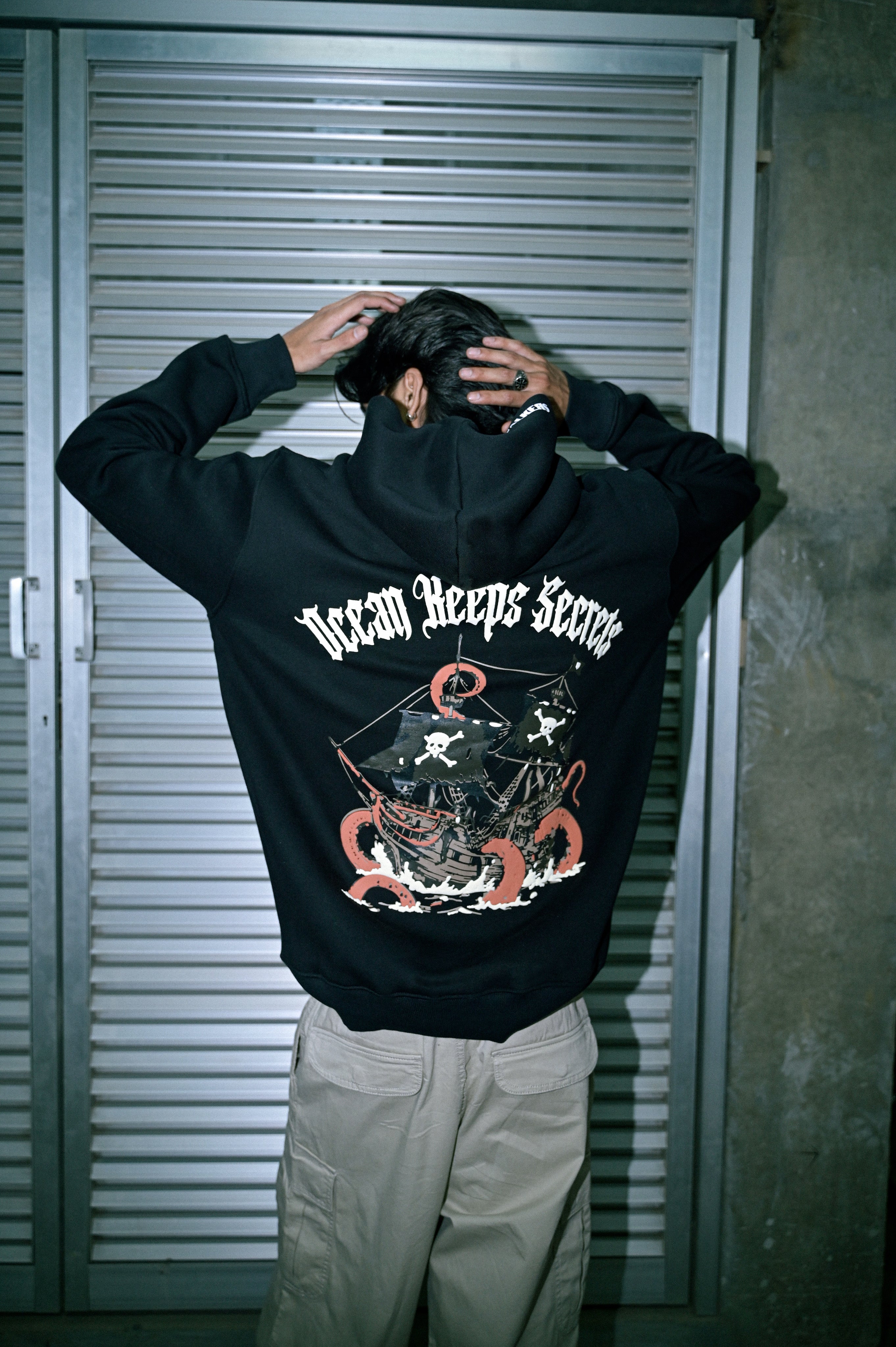THE LOST CREW HOODIE - BLACK